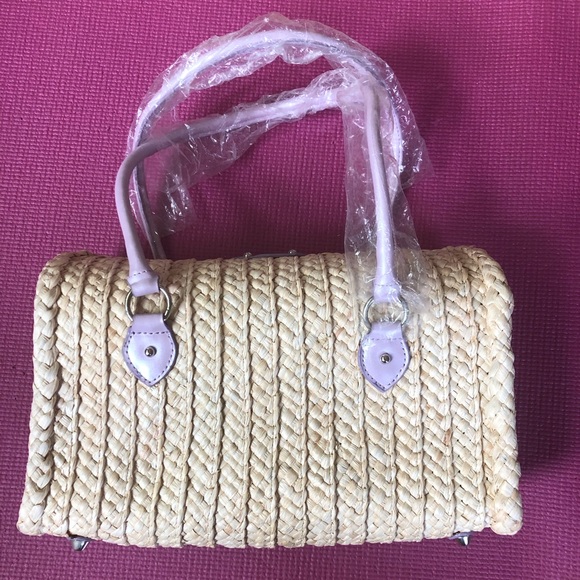 🎉HP🎉 💜💜💜 Woven Rattan Latch Satchel 💜💜💜 - Picture 4 of 13